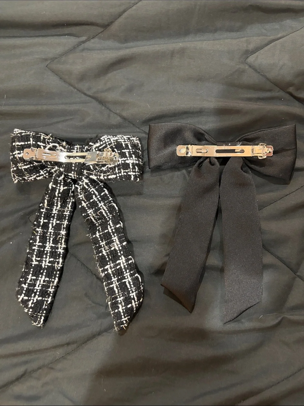 2 hair bow clips